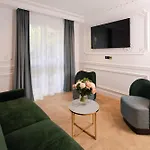 Studio Deluxe - Five Stars